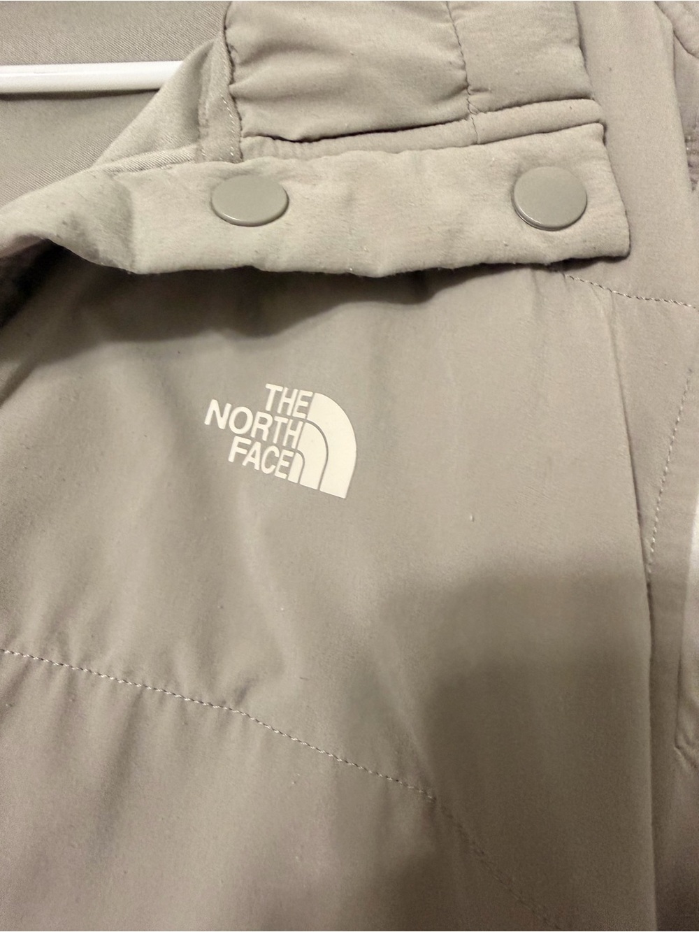 The North Face Women's quarter button up in white/pink/grey - Picture 4 of 4